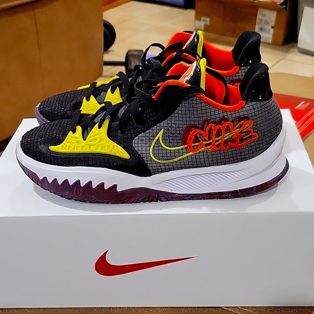 I'm selling my Kyrie Low IV